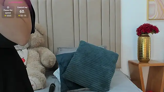 izadii online show from September 26, 2025, 6:37 pm