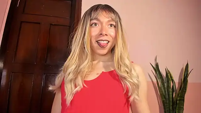 victoria qq online show from September 25, 2025, 6:47 pm