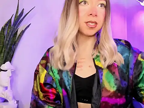 victoria qq online show from November 3, 2025, 5:38 pm