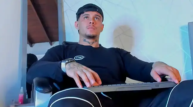 NoahhBrown online show from March 20, 2025, 3:34 am