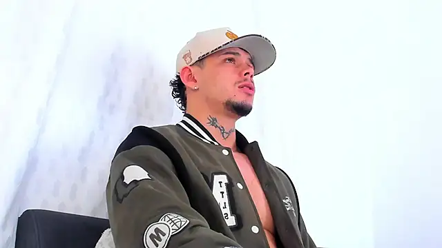 NoahhBrown online show from October 12, 2025, 3:52 am