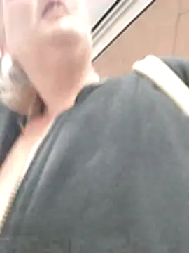 BecciDeluxe online show from December 17, 2025, 3:39 pm