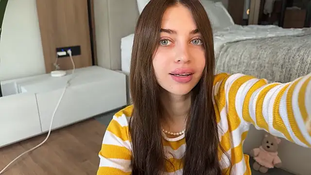 Elsa Ice online show from February 2, 2025, 4:15 am