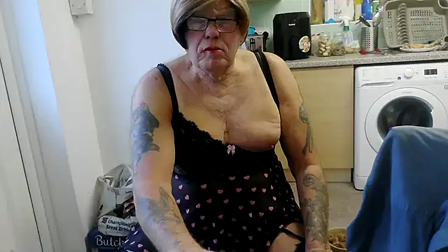 samanthasissieuk online show from December 1, 2025, 2:29 pm