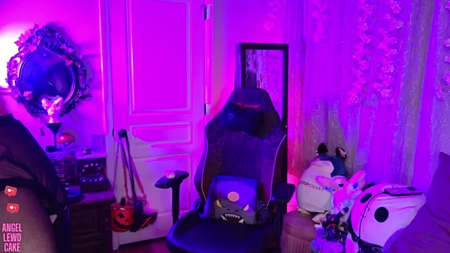 Angel-Lewd-Cake online show from July 18, 2026, 3:42 pm