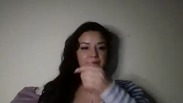 Linusya online show from October 26, 2025, 4:51 pm