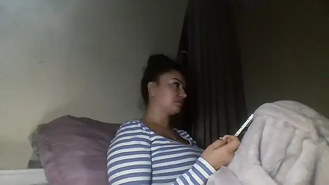 Linusya online show from October 14, 2025, 5:57 pm