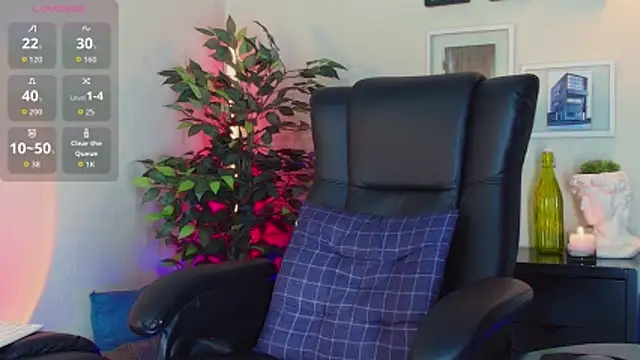 Snapshot of HenryBenso chatting on February 23, 2026, 5:35 pm HenryBenso online show from February 23, 2026, 5:35 pm