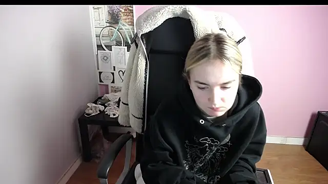 viktoria lovely online show from December 23, 2025, 6:56 am