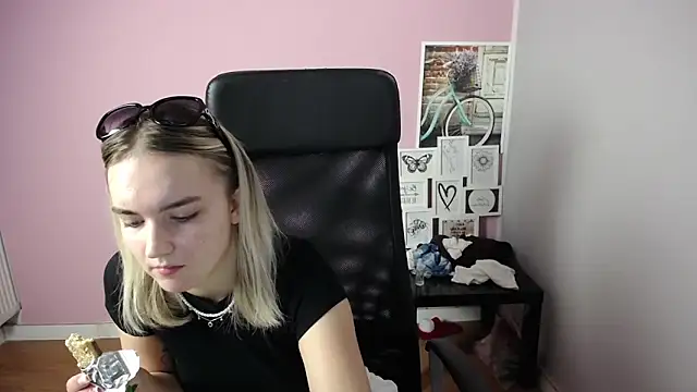 viktoria lovely online show from September 20, 2025, 9:25 am