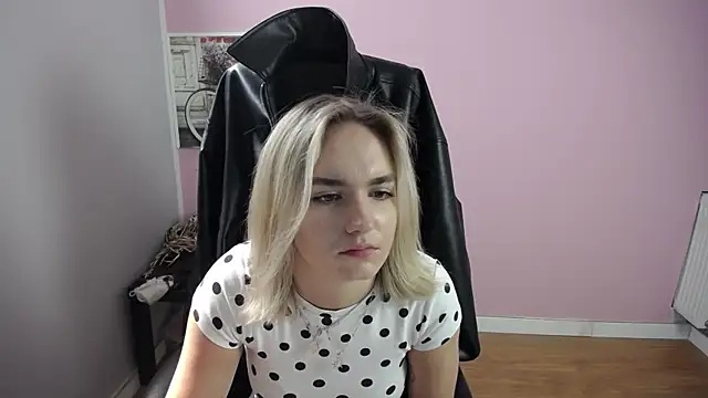 Snapshot of viktoria_lovely chatting on June 17, 2026, 8:36 am viktoria lovely online show from June 17, 2026, 8:36 am
