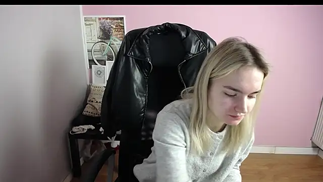 Snapshot of viktoria_lovely chatting on February 12, 2026, 7:30 am viktoria lovely online show from February 12, 2026, 7:30 am