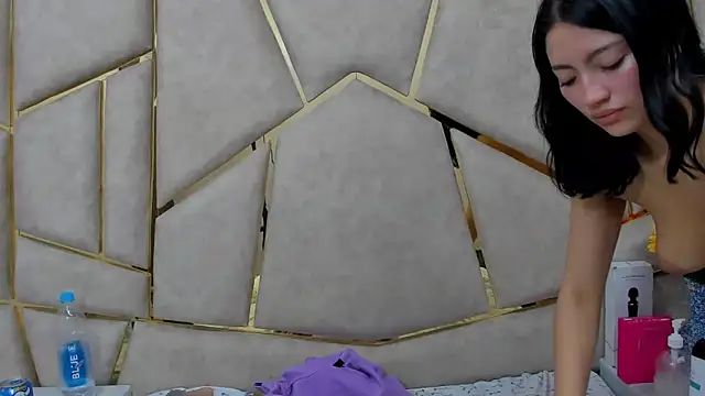 Kloe Candy1 online show from February 3, 2026, 4:43 am