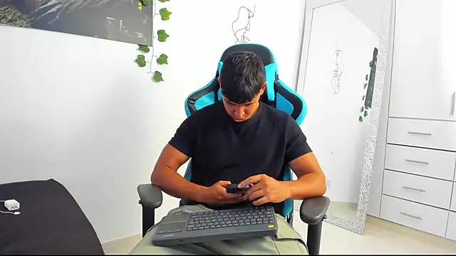 Snapshot of Bray_Kevin chatting on March 22, 2025, 3:20 pm Bray Kevin online show from March 22, 2025, 3:20 pm