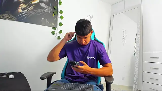 Snapshot of Bray_Kevin chatting on March 15, 2025, 10:11 pm Bray Kevin online show from March 15, 2025, 10:11 pm