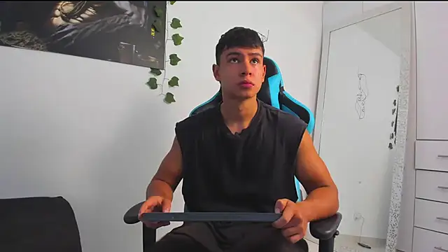 Snapshot of Bray_Kevin chatting on March 5, 2025, 4:24 pm Bray Kevin online show from March 5, 2025, 4:24 pm