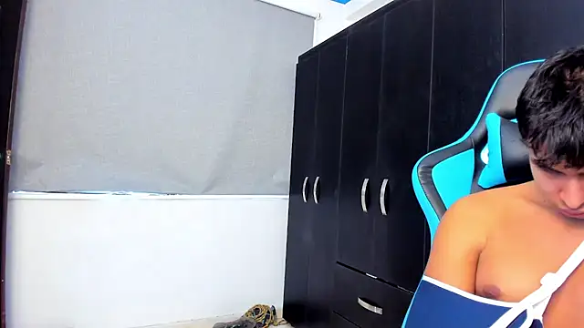 Snapshot of Bray_Kevin chatting on October 14, 2025, 5:57 pm Bray Kevin online show from October 14, 2025, 5:57 pm