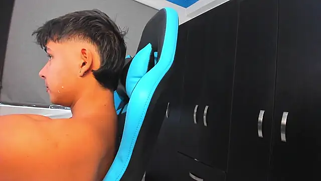 Snapshot of Bray_Kevin chatting on October 22, 2025, 5:01 pm Bray Kevin online show from October 22, 2025, 5:01 pm