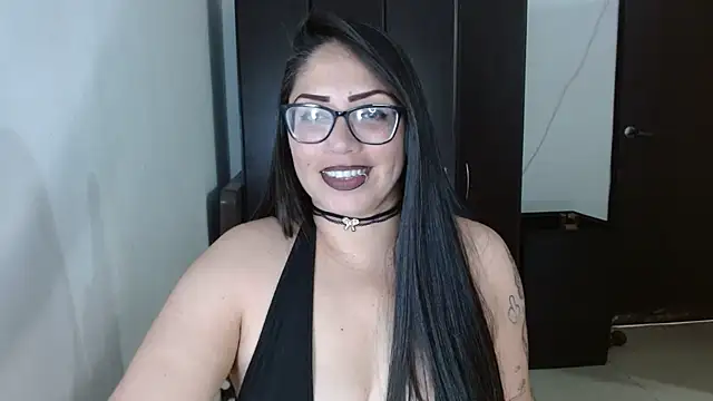 natashasmithe online show from May 5, 2026, 8:01 pm