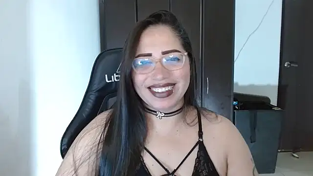 natashasmithe online show from October 9, 2025, 9:15 pm