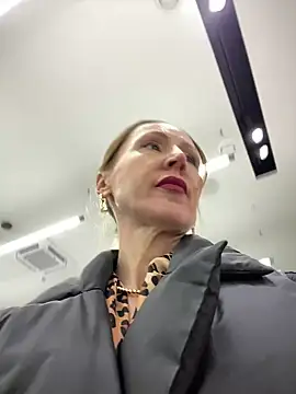 Snapshot of LauraDavis chatting on January 15, 2025, 4:32 pm LauraDavis online show from January 15, 2025, 4:32 pm