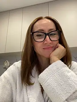 Snapshot of LauraDavis chatting on February 22, 2026, 2:41 pm LauraDavis online show from February 22, 2026, 2:41 pm