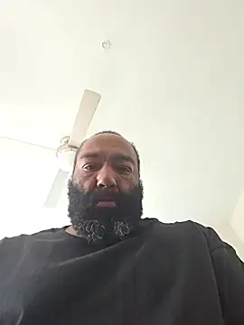 Bearhoney843 online show from August 5, 2026, 8:47 pm
