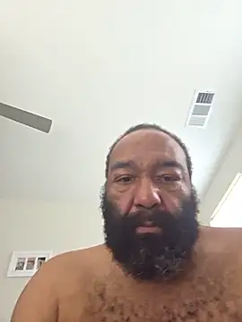 Bearhoney843 online show from May 18, 2026, 3:50 pm