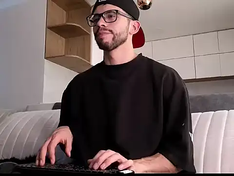 Phantom Bigger1 online show from December 19, 2025, 7:05 pm