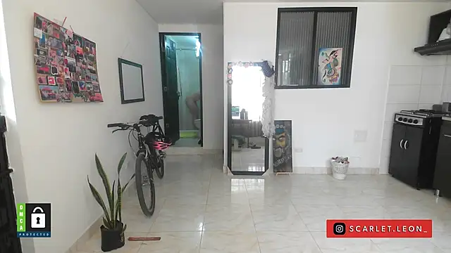 Scarletleon77 online show from September 24, 2025, 3:51 pm