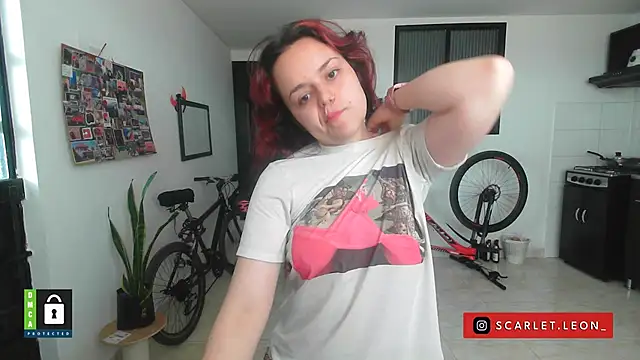 Scarletleon77 online show from September 29, 2025, 4:34 pm