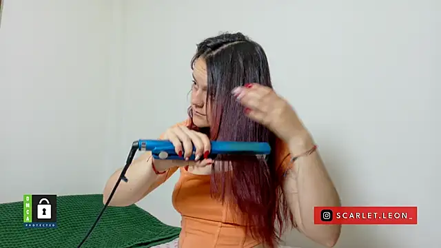 Scarletleon77 online show from May 5, 2026, 4:32 pm