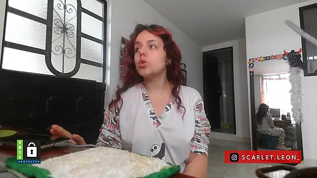 Scarletleon77 online show from October 29, 2025, 12:37 pm