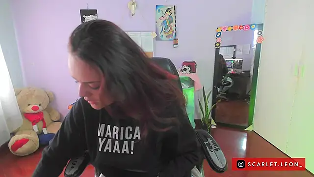 Scarletleon77 online show from March 19, 2025, 3:08 pm