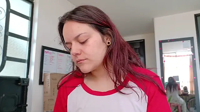 Scarletleon77 online show from May 7, 2026, 2:42 pm