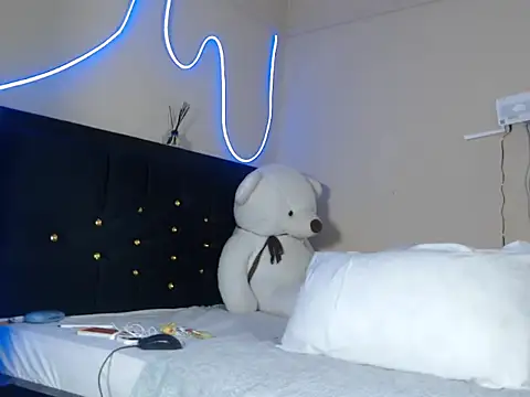 leslie bebby2 online show from September 9, 2025, 10:08 pm