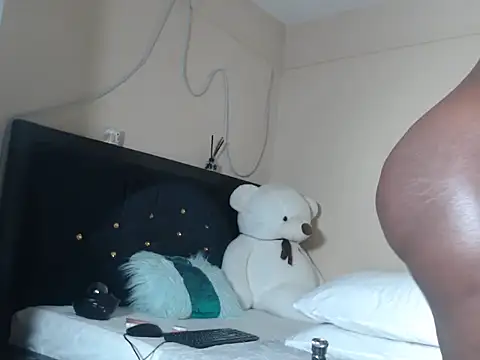 leslie bebby2 online show from November 1, 2025, 9:30 pm