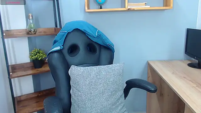 Erika Stevens online show from November 9, 2025, 12:47 am