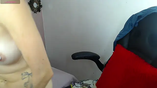 Erika Stevens online show from November 21, 2025, 1:04 am