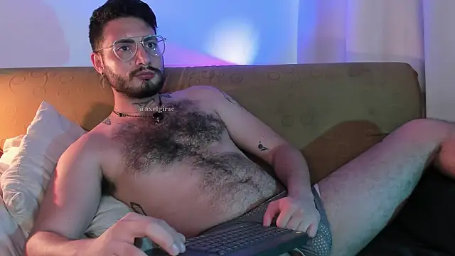 Snapshot of axel_giracr chatting on June 19, 2026, 8:14 pm axel giracr online show from June 19, 2026, 8:14 pm