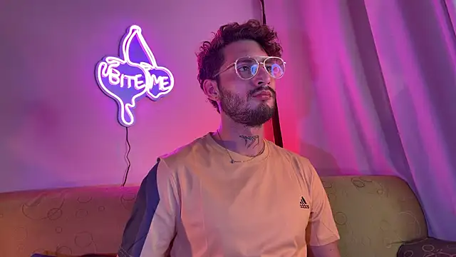 axel giracr online show from December 1, 2025, 10:32 pm