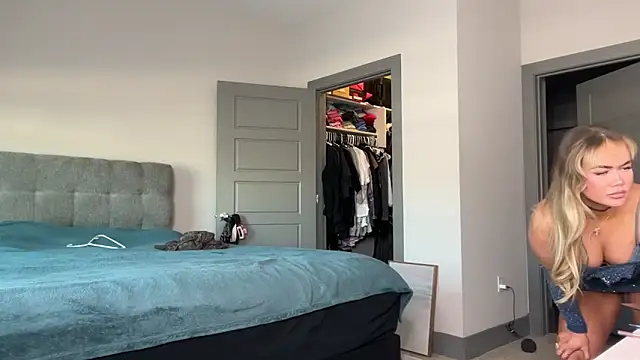 ElenaErickson online show from January 13, 2025, 10:56 pm