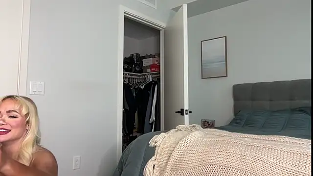 ElenaErickson online show from November 10, 2025, 7:41 pm