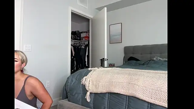 ElenaErickson online show from October 13, 2025, 7:59 pm