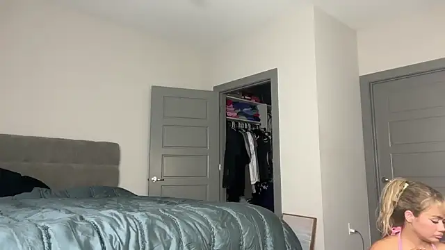 ElenaErickson online show from March 4, 2025, 1:55 am