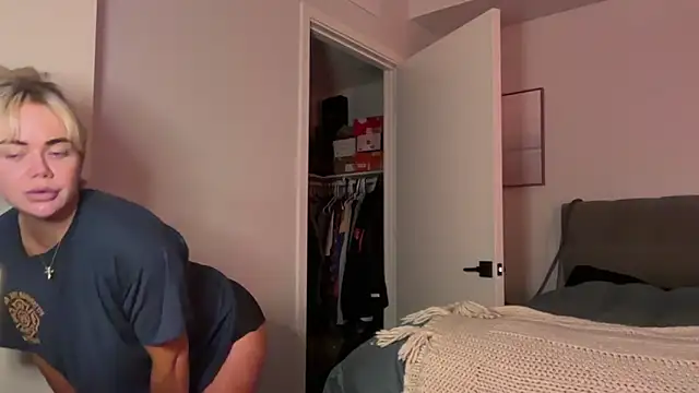 Snapshot of ElenaErickson chatting on February 13, 2026, 4:34 am ElenaErickson online show from February 13, 2026, 4:34 am