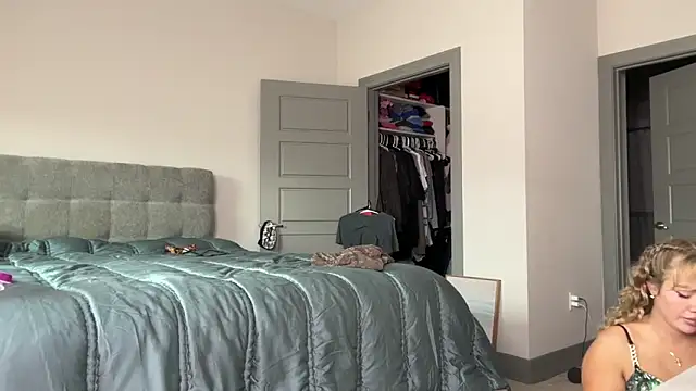 ElenaErickson online show from March 17, 2025, 11:13 pm