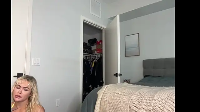 Snapshot of ElenaErickson chatting on March 4, 2026, 7:54 pm ElenaErickson online show from March 4, 2026, 7:54 pm