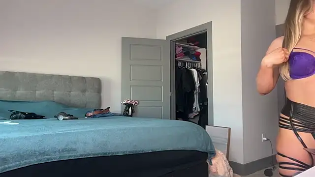 ElenaErickson online show from January 20, 2025, 8:07 pm