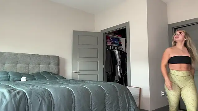 ElenaErickson online show from March 12, 2025, 7:58 pm